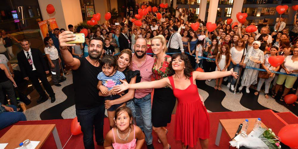 EL DEĞMEMİŞ AŞK” İLE İZMİR’E BAYRAM NEŞESİ ERKEN GELDİ!