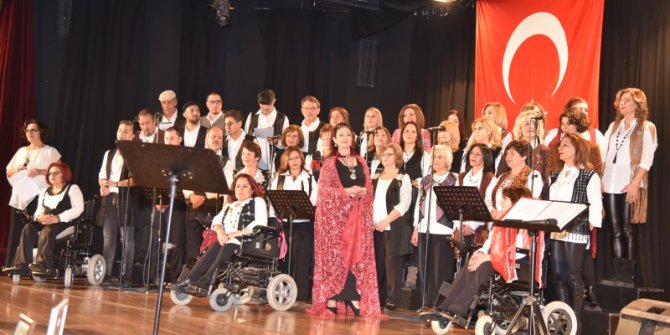 Barış Manço şarkılarıyla anıldı