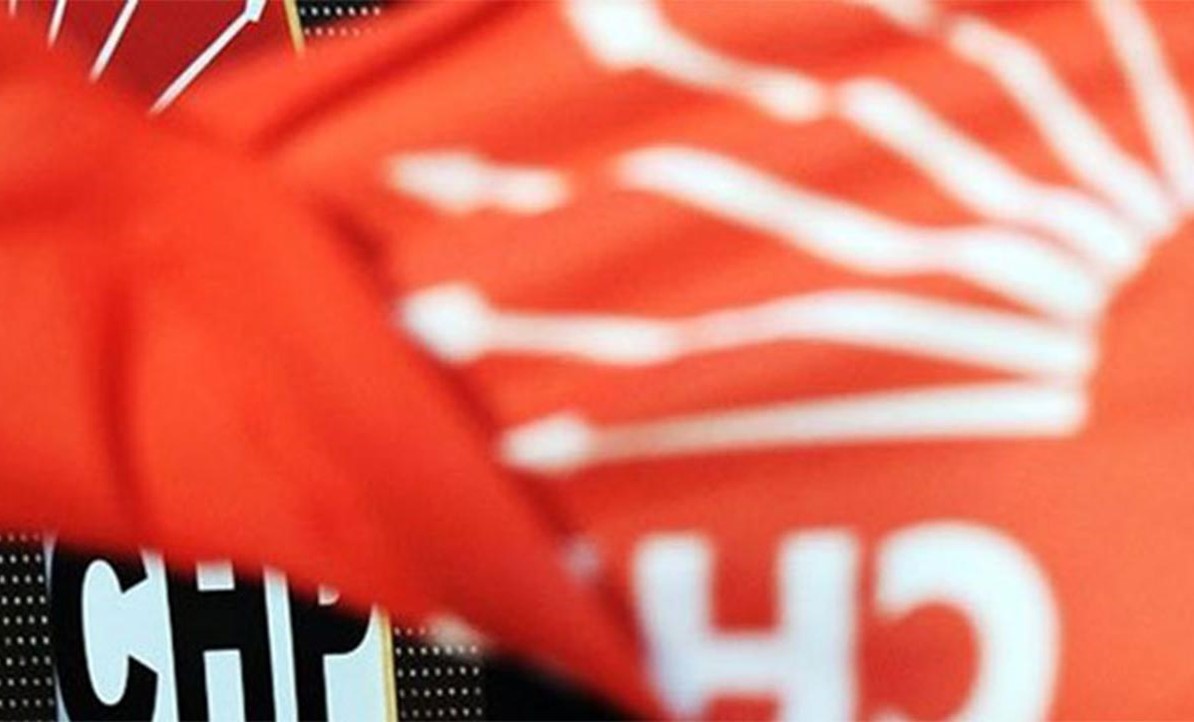 CHP İzmir'de şok! O isim belediye başkan adaylığından çekildi!