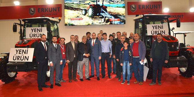 Erkunt traktör çiftçilerle buluştu