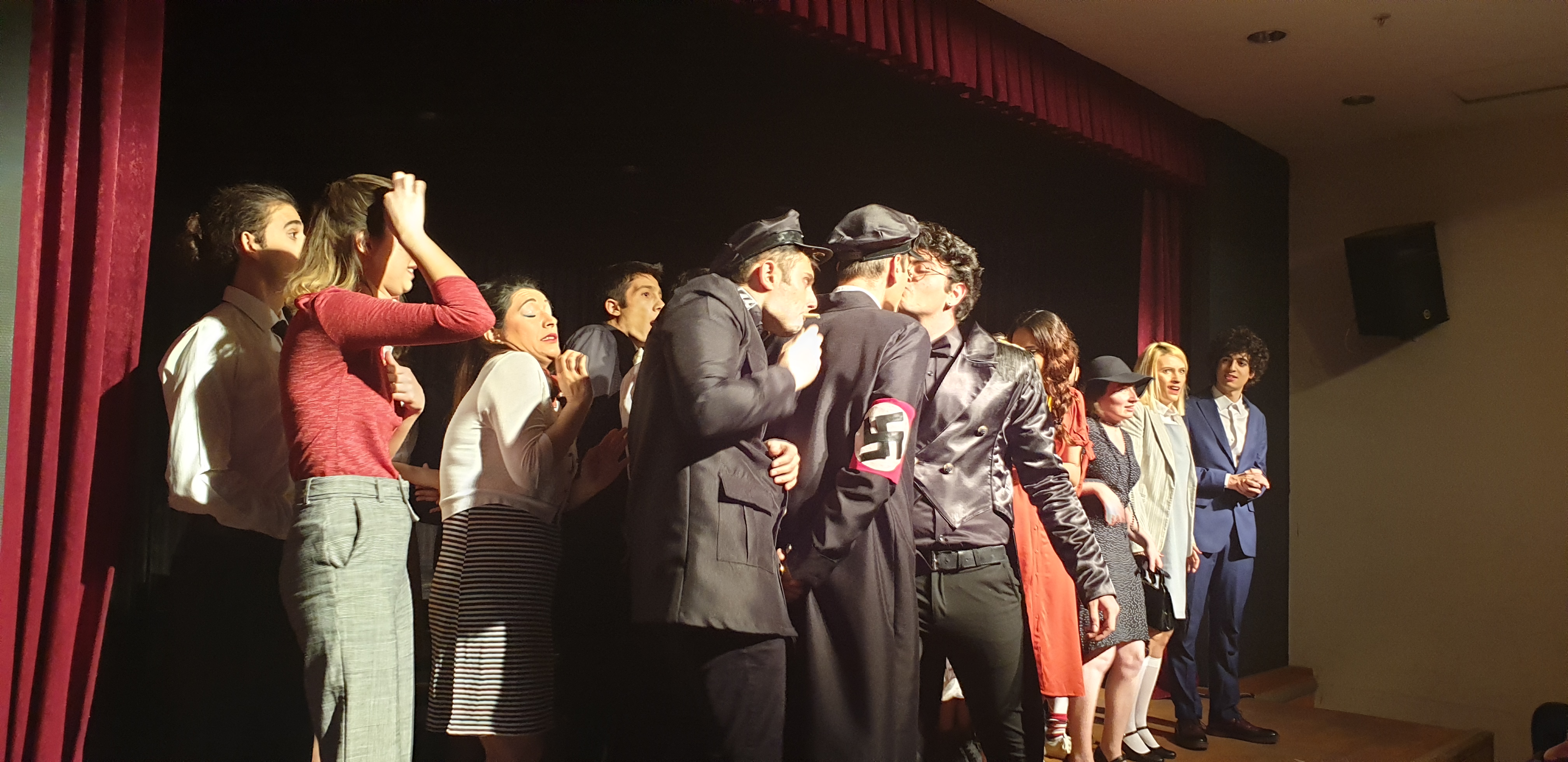 “Kabare; Savaşa Karşı” oyunu izleyicilerden tam not aldı