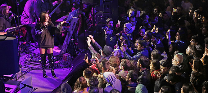 Simge’den yeni klip sürprizi