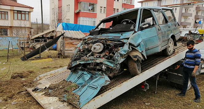 Otomobil tarlaya uçtu! 1 ölü, 1 yaralı