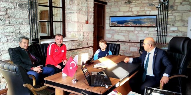 Minik sporcudan Foça MEM ziyareti