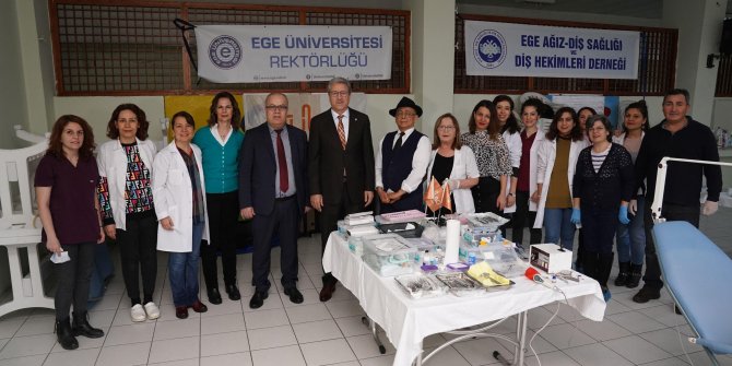 Egeli gönüllülerden Sevgi Evlerindeki miniklere ağız ve diş bakımı