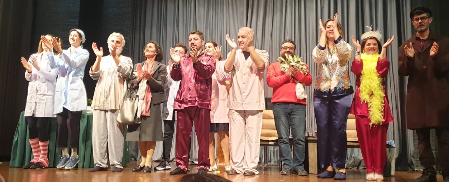 Usta Oyuncu Kahraman Sivri’ 30. Sanat Yılında Sahnede Duygulu Anlar Yaşadı