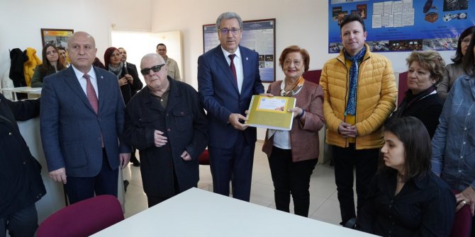 Görme engelli öğrencilere yönelik kabartmalı çıktı sistemi