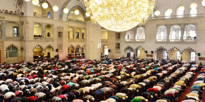Bayram Namazı İzmir'de Kaçta Kılınacak?