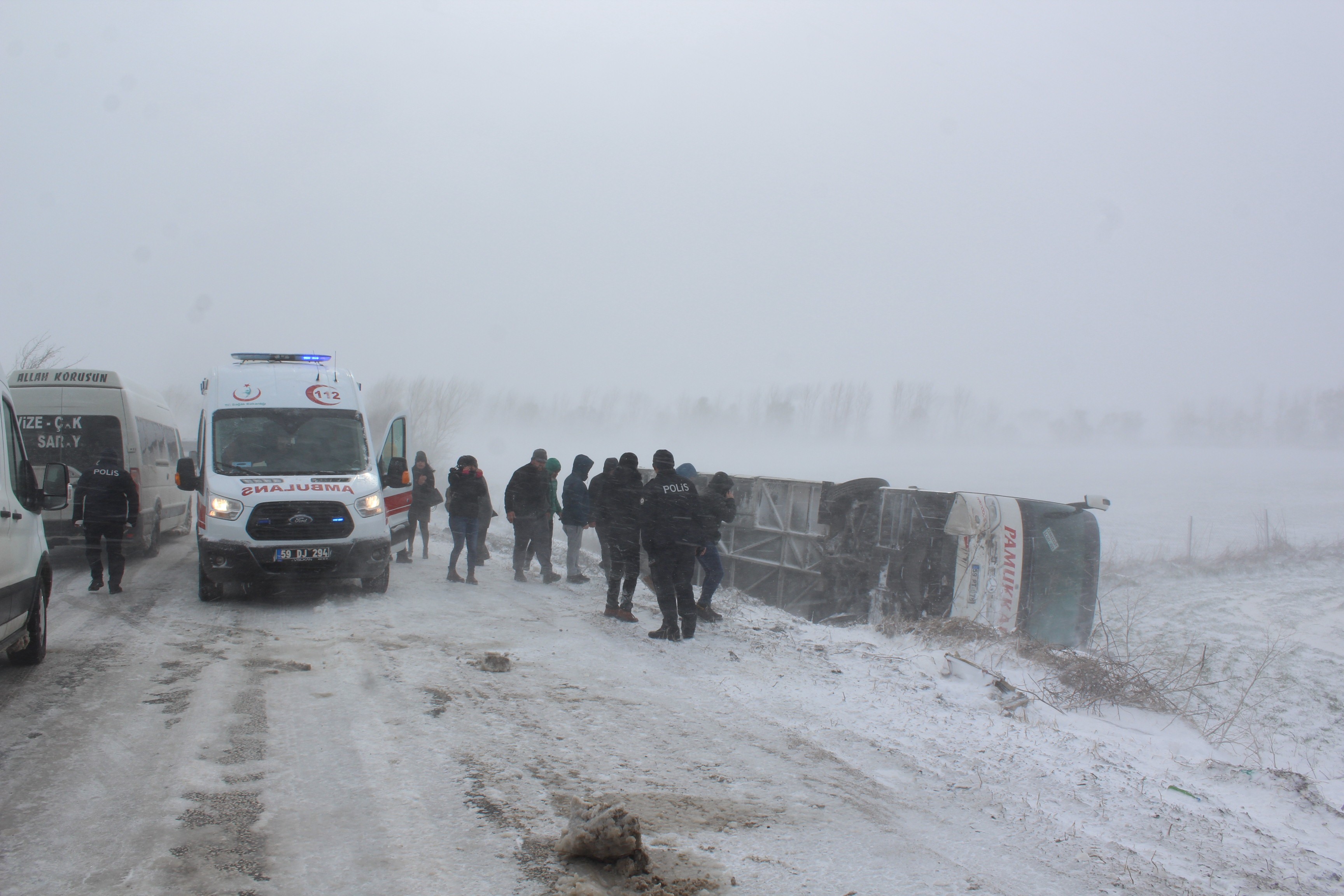 Yolcu otobüsü devrildi: 5 yaralı
