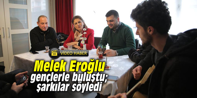 AK Partili Melek Eroğlu gençlerle buluştu; şarkılar söyledi