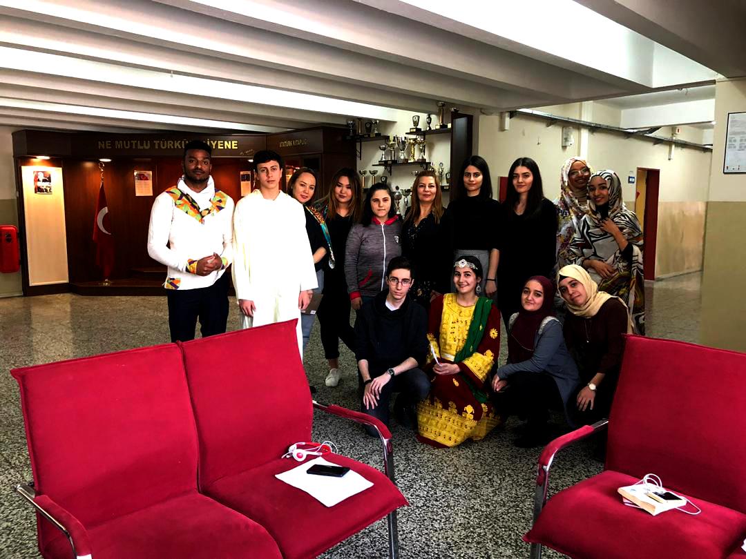 Egenin Yabancı Uyruklu Öğrencilerinden Görme Engellilere Dostluk Eli