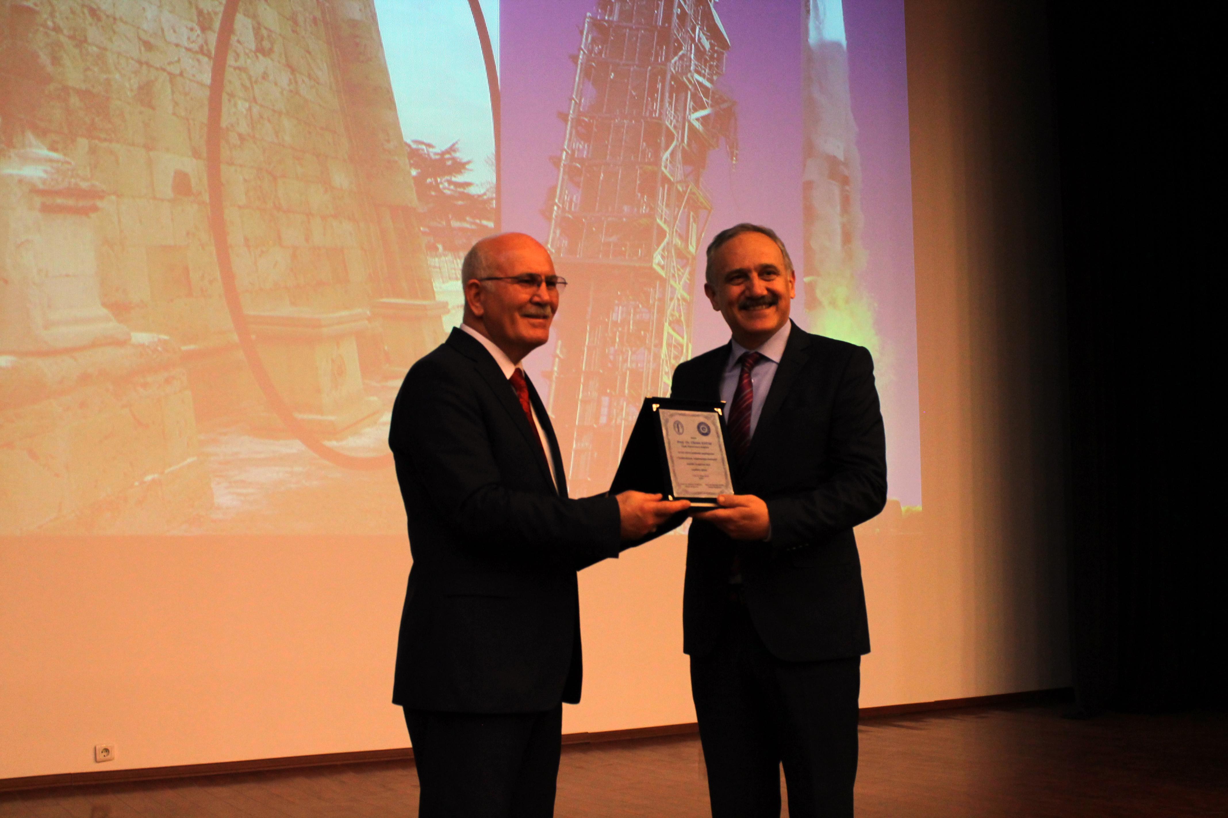 Prof. Dr. Savaş, “ Ölümsüz olmak istiyorsanız matematikçi olmanız gerekir”