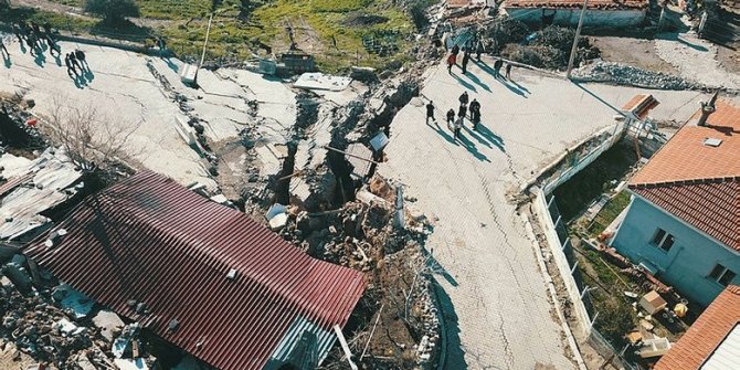 İzmir'de heyelan bölgesinde bilimsel çalışmalar başladı