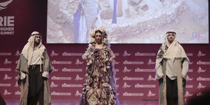 TARİHTEN YANSIMALAR DEFİLESİ