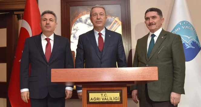 Bakan Akar ve Komutanlar Ağrı'da