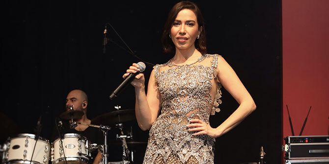 Burcu Güneş  göz kamaştırdı