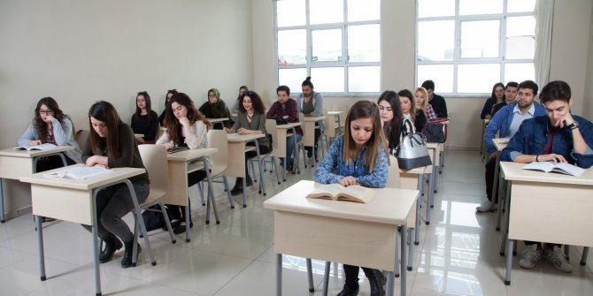 İKÇÜ  Ön Lisans mezunlarının KPSS başarısı