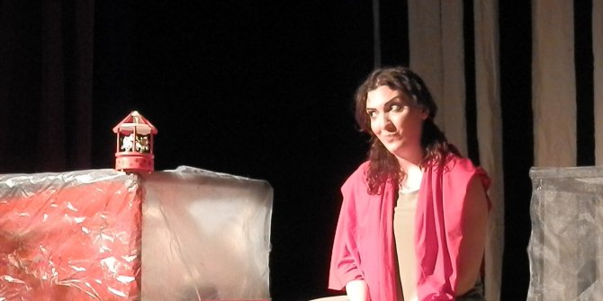 “Hiç Kimse” Foça'da sahnelendi