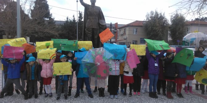 TED İzmir Koleji'nden iklim için küresel okul grevine destek