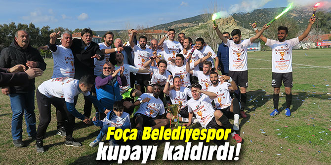 Foça Belediyespor kupayı kaldırdı!