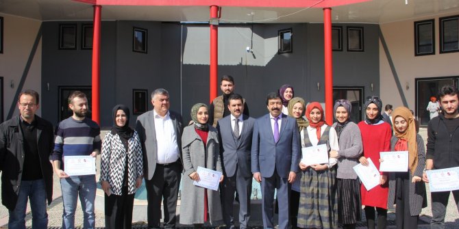 Sürekli Eğitim Merkezi ilk kursiyerlerine belgelerini verdi