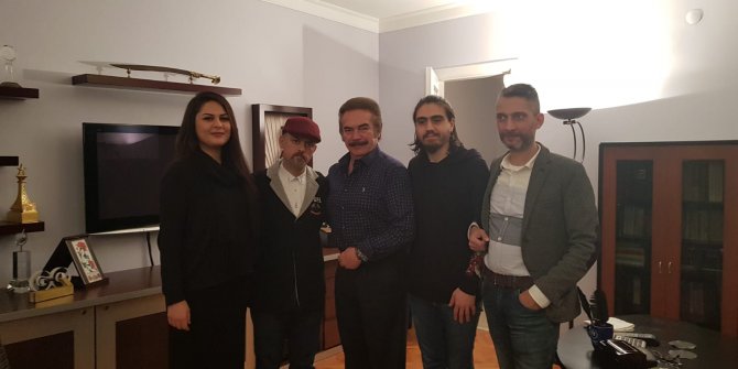 Orhan Gencebay'a saygı grubu