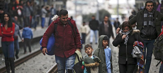 Mülteciler Atina tren istasyonunu işgal etti