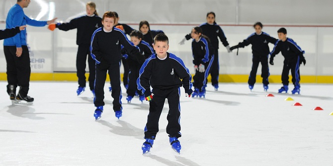 Buz salonuna ilgi büyük