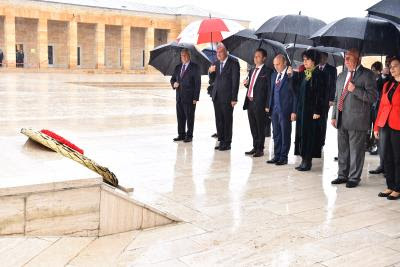 Başkan Tunç Soyer ve İzmir’in ilçe belediye başkanları Anıtkabir’i ziyaret etti