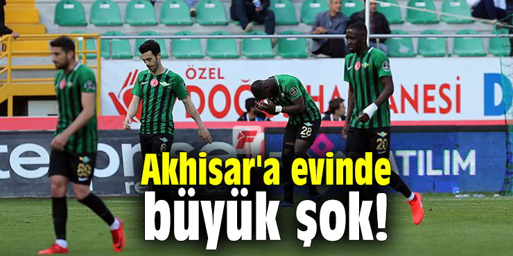 Akhisar'a evinde büyük şok!