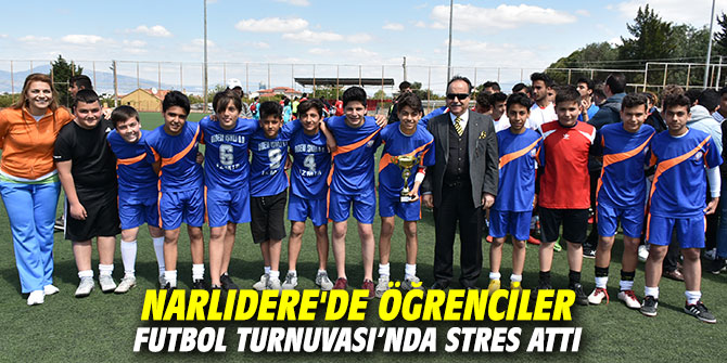Narlıdere'de öğrenciler Futbol Turnuvası’nda stres attı