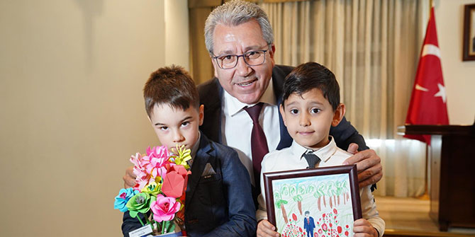 Rektör Budak, çocukların 23 Nisan coşkusuna ortak oldu