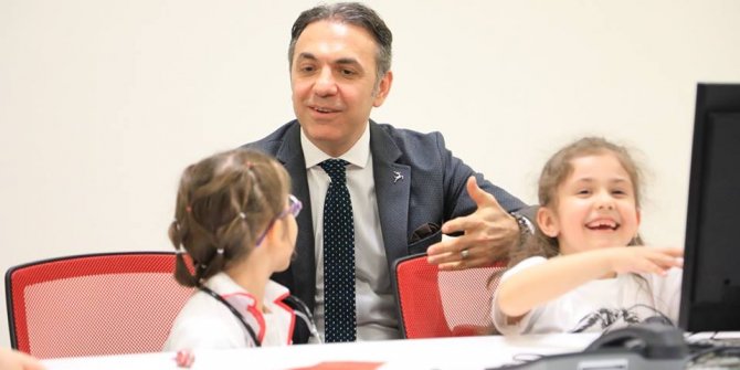 Çiğli Bölge Eğitim Hastanesi 23 Nisan'ı kutladı