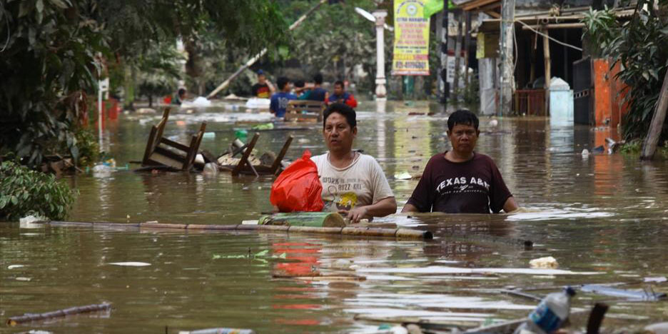 Endozya’da sel ve toprak kayması: 12 ölü