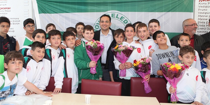 Bornova'da spor alt yapısı atağı