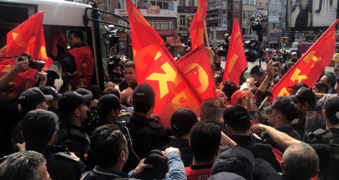 Taksim'e yürümek isteyen göstericilere polis müdahalesi