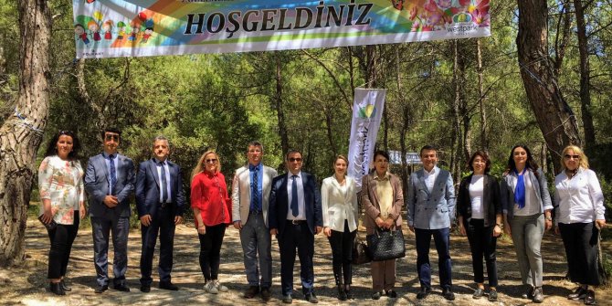 Bayraklı'da Sevgi Çiçekleri Şöleni düzenlendi