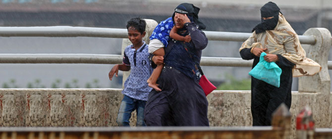 Kasırga Bangladeş'i vurdu: 6 ölü