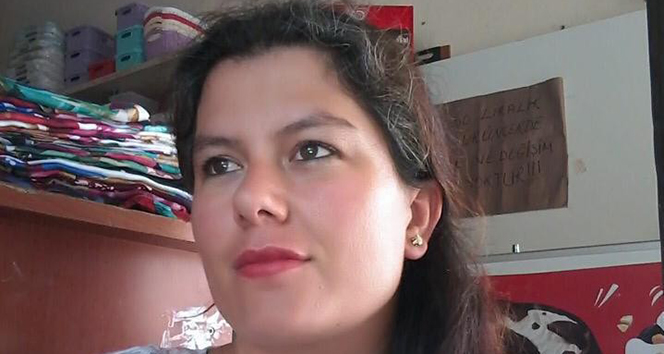 Çocuklarının gözü önünde karısını baltayla öldürdü