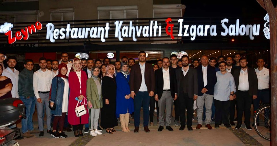 AK Partili Kırkpınar, gençlerle iftar yaptı