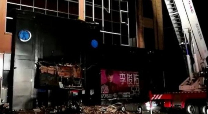 Bar çatısı çöktü: 3 ölü, 100 yaralı