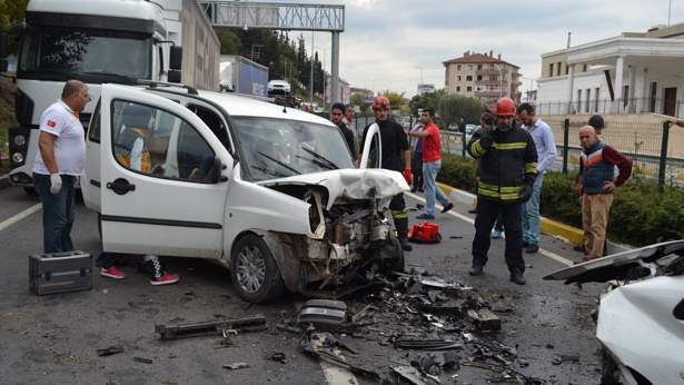 Direksiyon hakimiyetini kaybetti: 3 yaralı