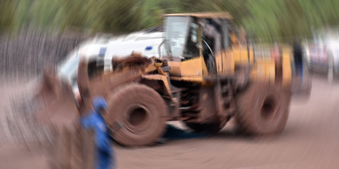 İzmir'de kepçenin altında kalan sanayi işçisi can verdi