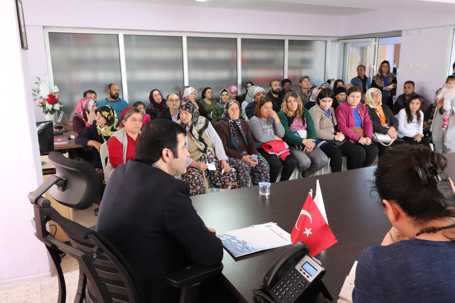 KAYMAKAM TANRISEVEN VATANDAŞLA BULUŞTU