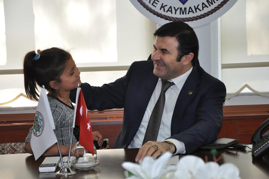 EVİ YANAN AİLEYE DEVLETİN ŞEFKAT ELİ 