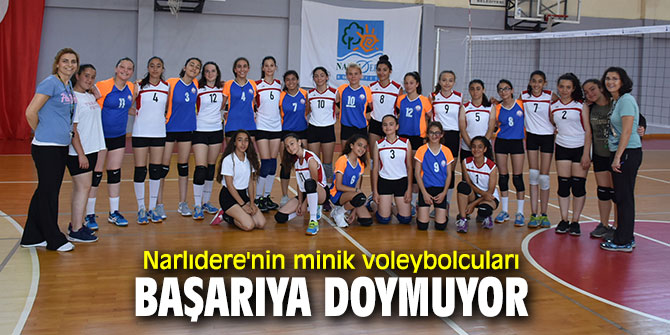 Minik voleybolcuları başarıya doymuyor
