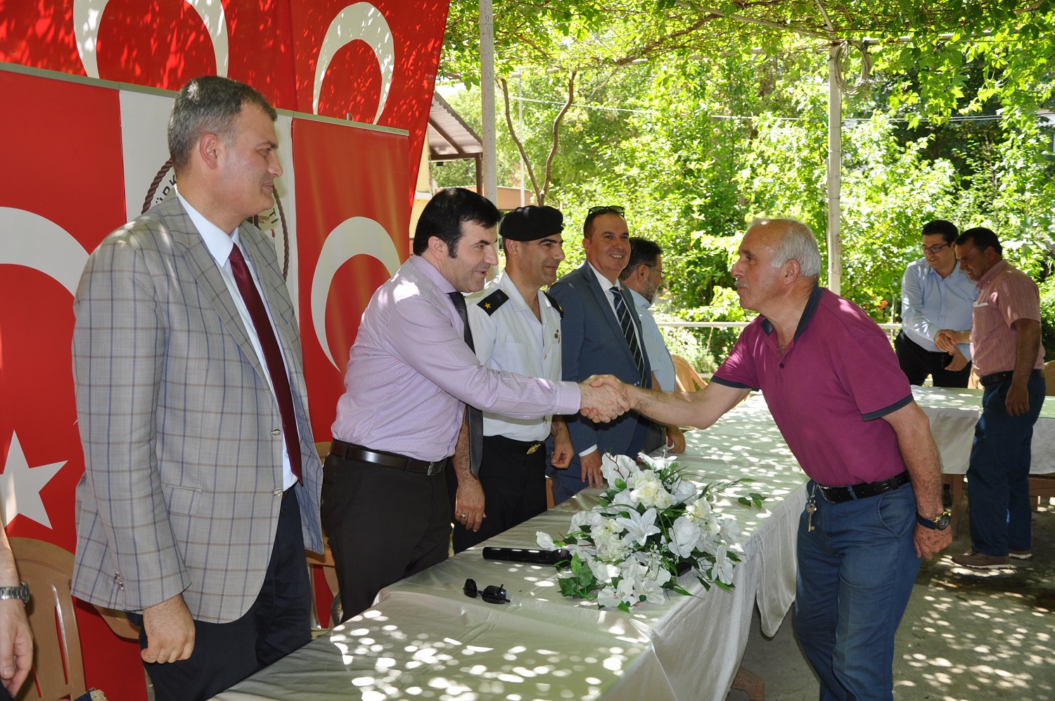  Tire Protokolü vatandaşlarla bayramlaştı!