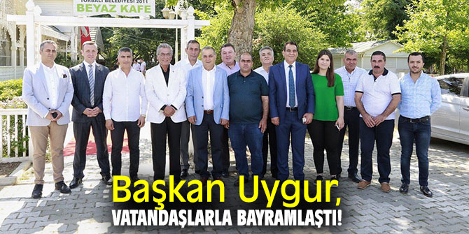 Başkan Uygur, vatandaşlarla bayramlaştı!