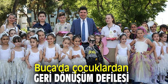 Buca'da çocuklardan geri dönüşüm defilesi