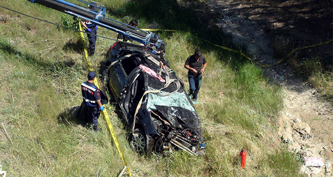 Otomobil köprüden uçtu: 2 ölü, 1 yaralı